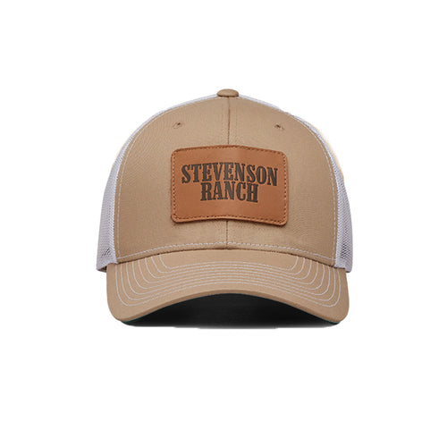 Gorra trucker con parche de cuero (tostado/blanco)