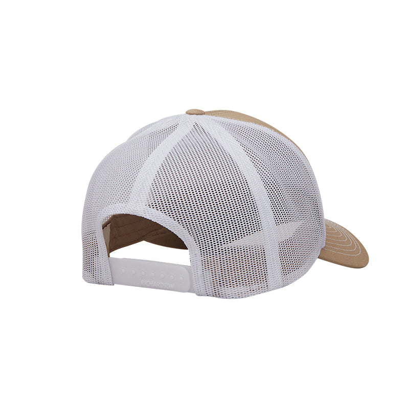 Gorra trucker con parche de cuero (tostado/blanco)